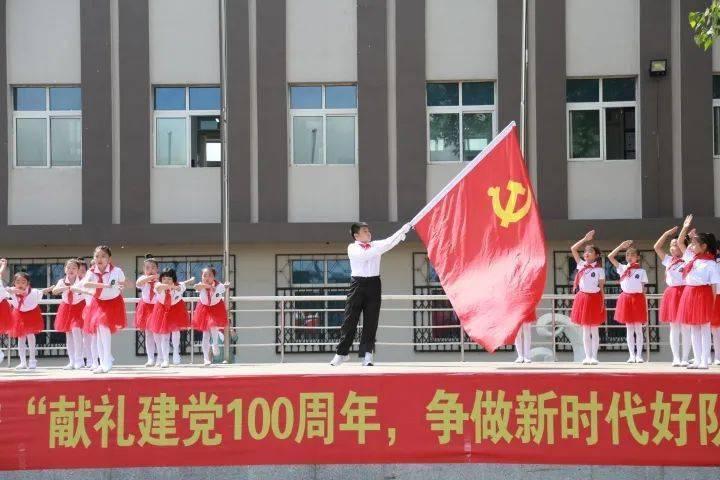 咸阳市公路局长武管理段齐心聚力除雪保畅通
